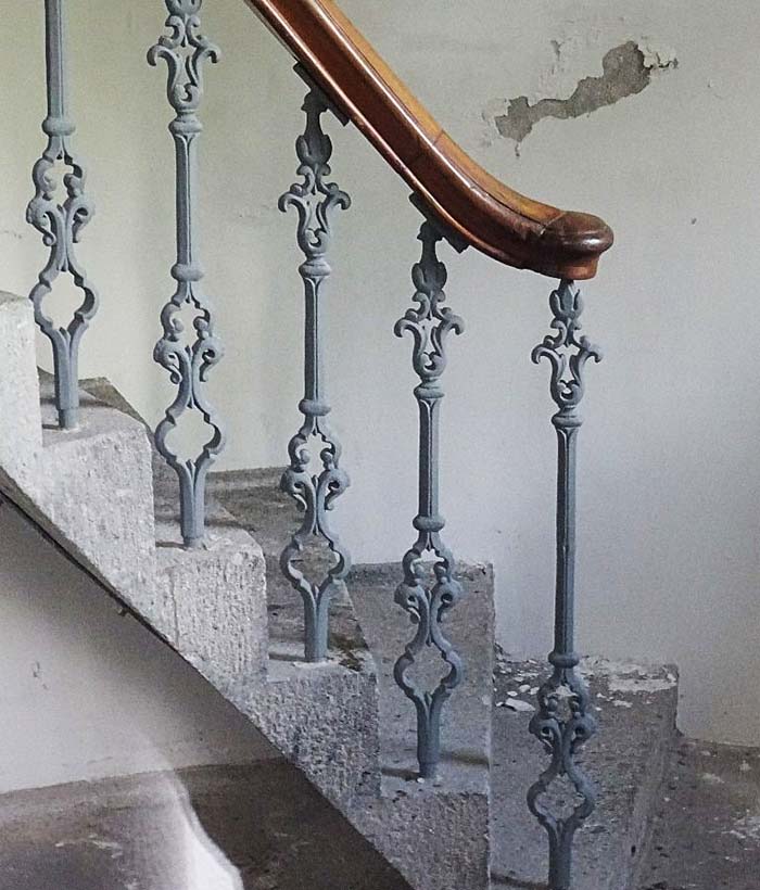 Thi c&ocirc;ng con tiện cầu thang cổ điển